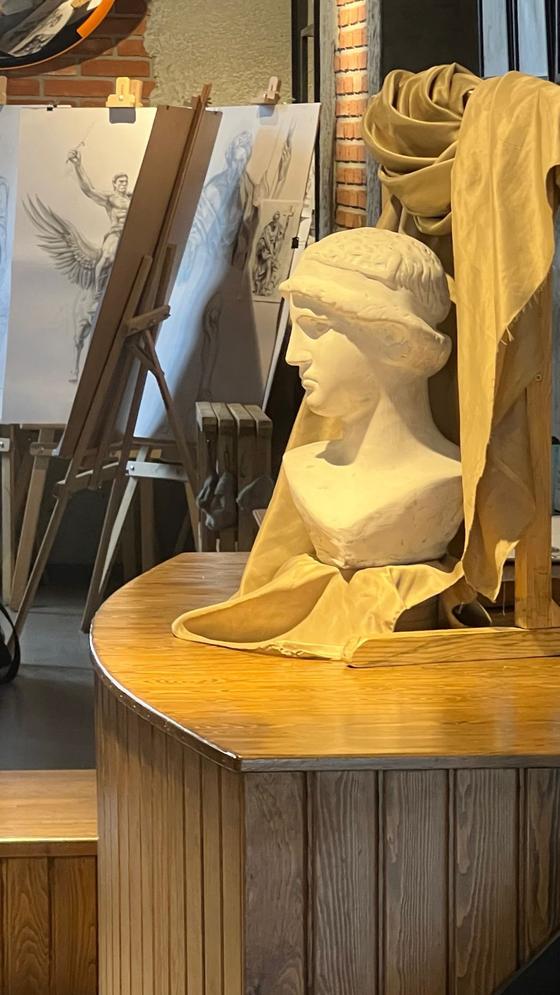 Alçı model etüt kurulumu — Anka Sanat Merkezi